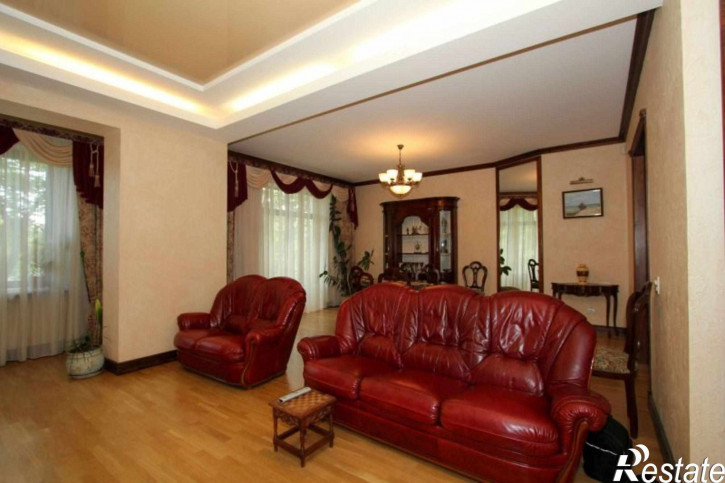 4-комн квартира Огарева ул, 32