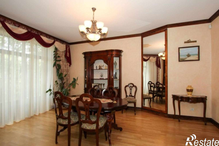 4-комн квартира Огарева ул, 32