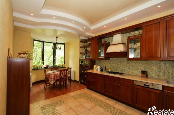 4-комн квартира Огарева ул, 32