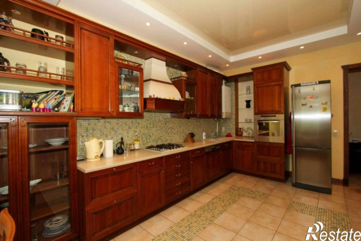 4-комн квартира Огарева ул, 32