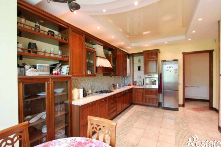 4-комн квартира Огарева ул, 32