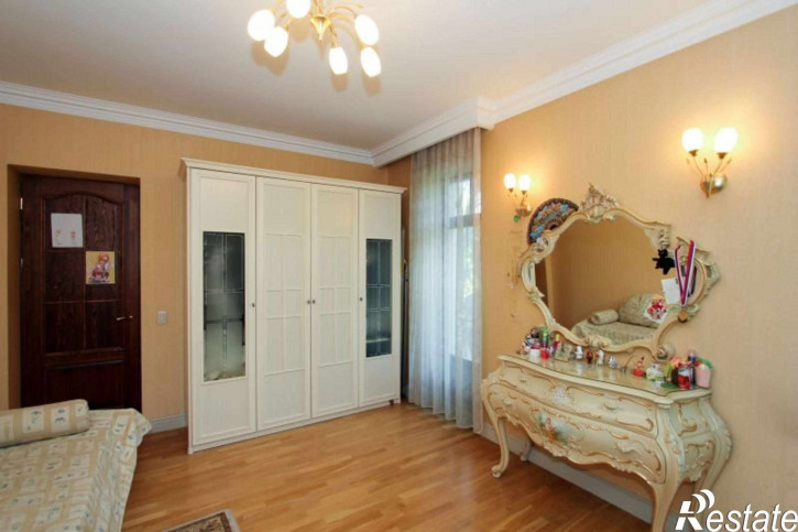 4-комн квартира Огарева ул, 32