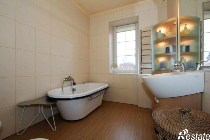 2-комн квартира Каштановая аллея ул, 7
