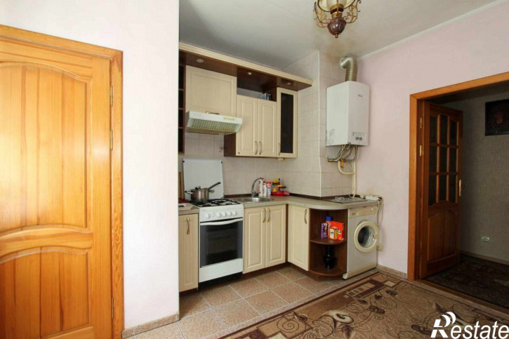 4-комн квартира Энгельса ул, 22