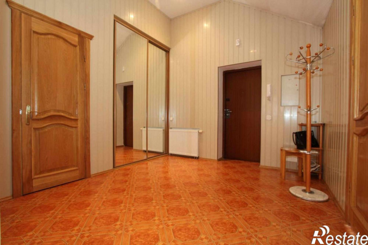 4-комн квартира Сержанта Колоскова ул, 2 А