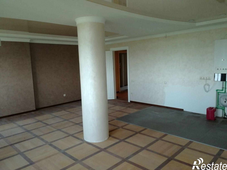4-комн квартира Сержанта Колоскова ул, 8
