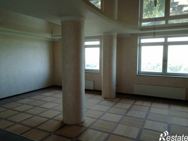 4-комн квартира Сержанта Колоскова ул, 8