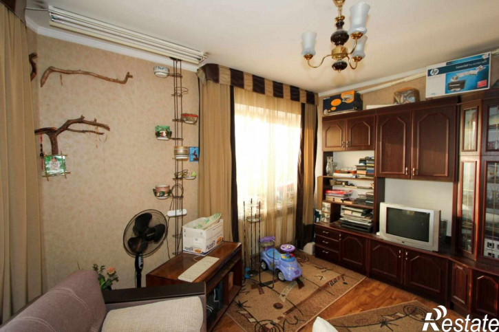 5-комн квартира А.Суворова ул, 2
