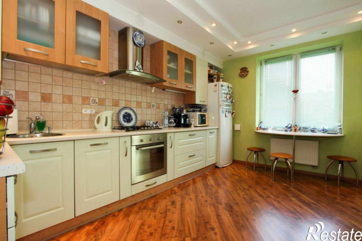 3-комн квартира Пражская ул, 5