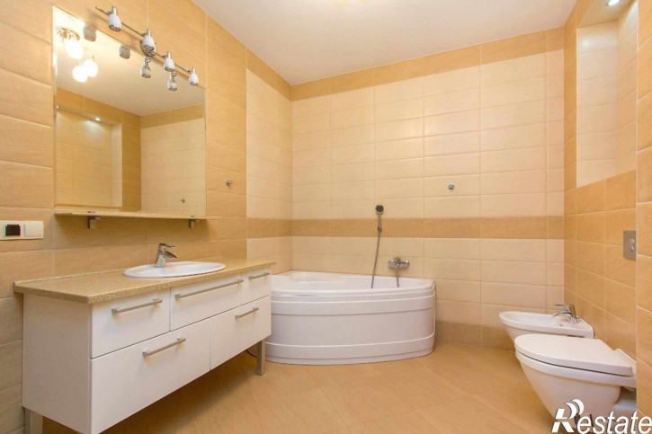 3-комн квартира Алябьева ул, 36