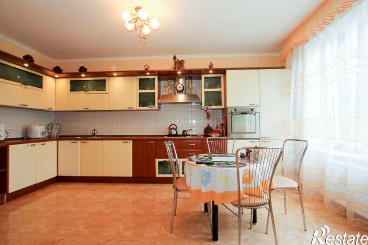 4-комн квартира Пугачева ул, 14а