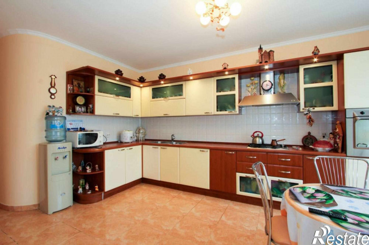4-комн квартира Пугачева ул, 14а