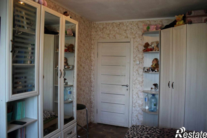 3-комн квартира Чекистов ул, 82