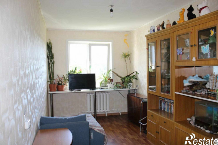 3-комн квартира Чекистов ул, 82