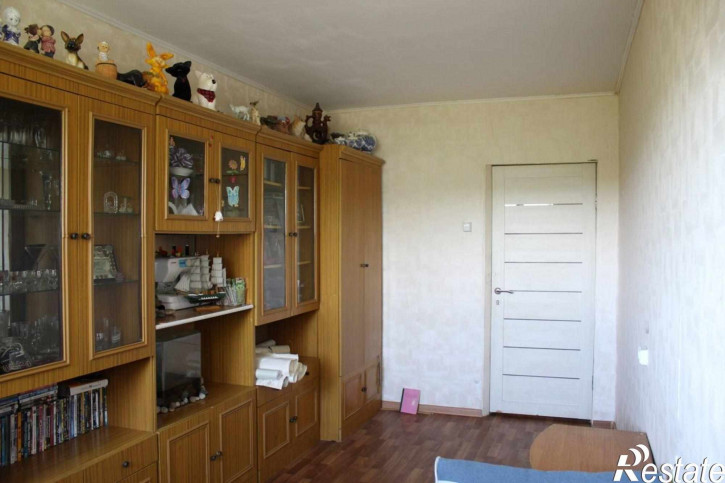 3-комн квартира Чекистов ул, 82