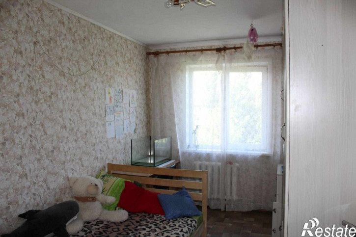 3-комн квартира Чекистов ул, 82