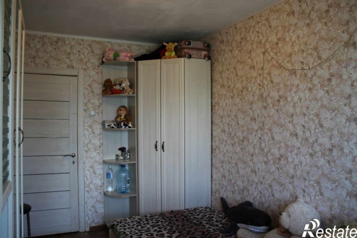 3-комн квартира Чекистов ул, 82