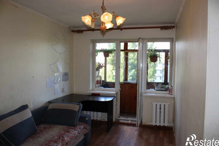 3-комн квартира Чекистов ул, 82