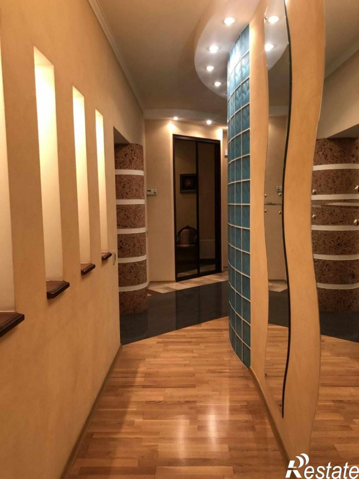 2-комн квартира Сержанта Колоскова ул, 4а