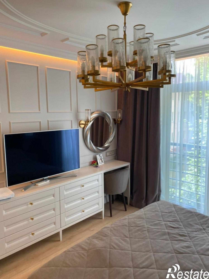 3-комн квартира Космонавта Леонова ул, 55