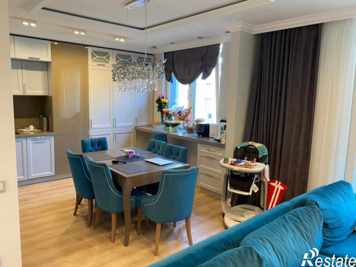 3-комн квартира Космонавта Леонова ул, 55