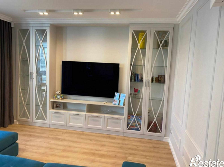 3-комн квартира Космонавта Леонова ул, 55