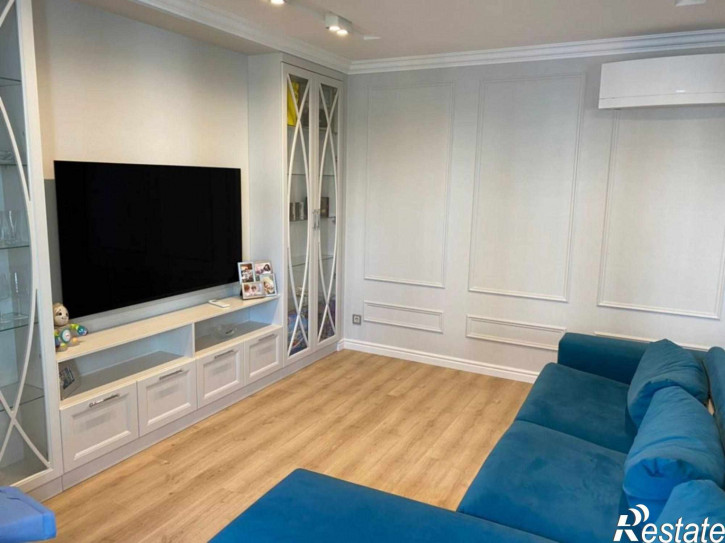 3-комн квартира Космонавта Леонова ул, 55