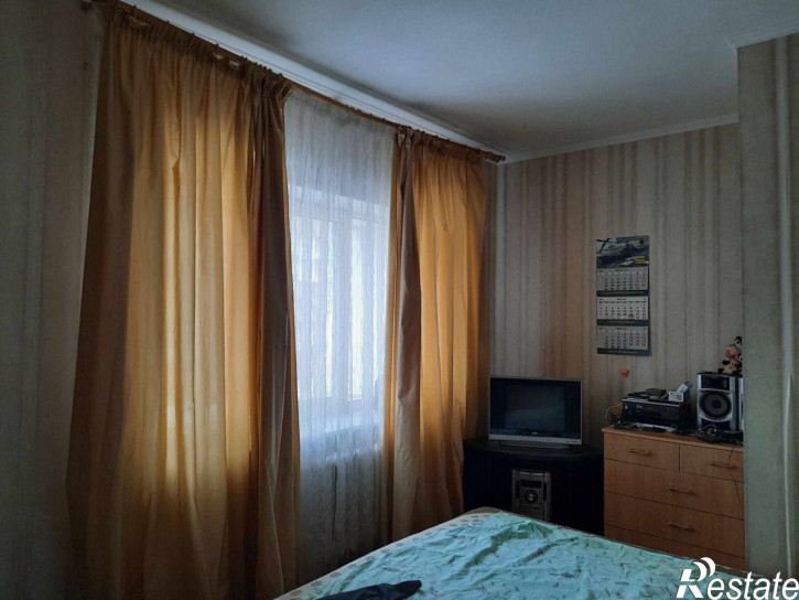 3-комн квартира Полковника Ефремова ул, 3