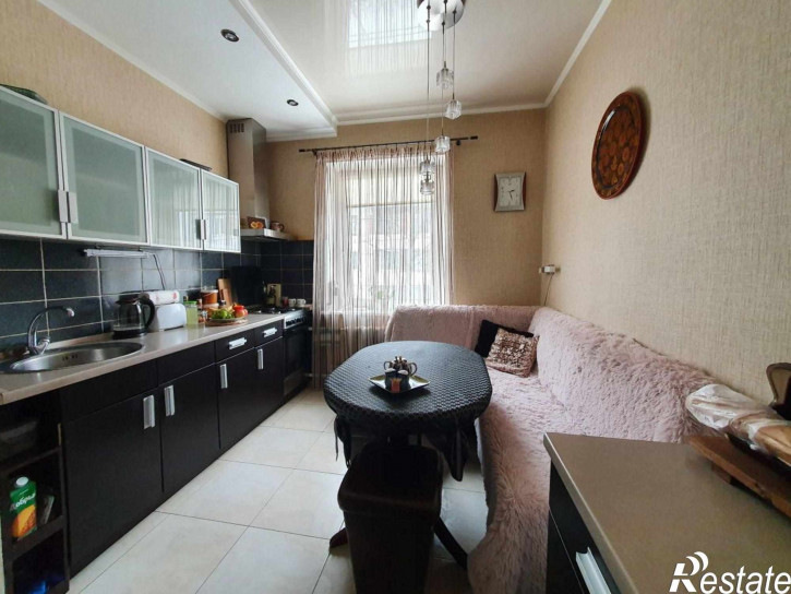 3-комн квартира Офицерская ул, 16