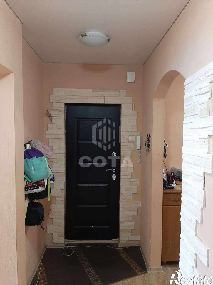4-комн квартира 9 Января улица, 300/4