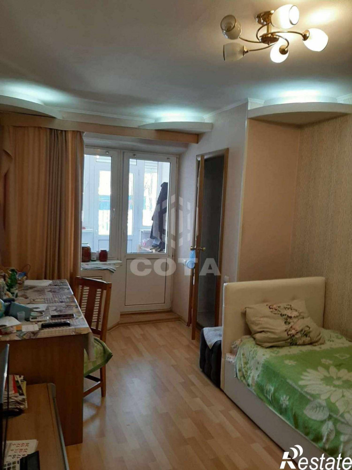 4-комн квартира 9 Января улица, 300/4