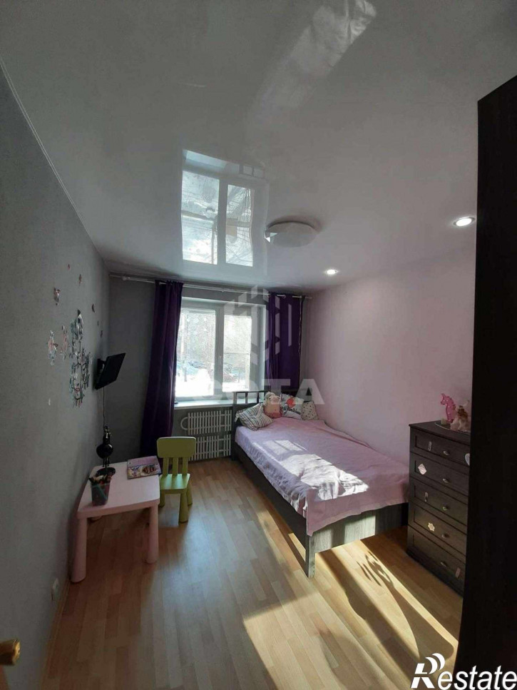 4-комн квартира 9 Января улица, 300/4