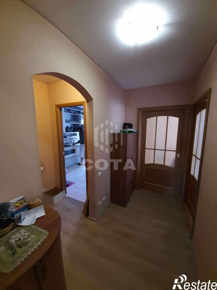 4-комн квартира 9 Января улица, 300/4