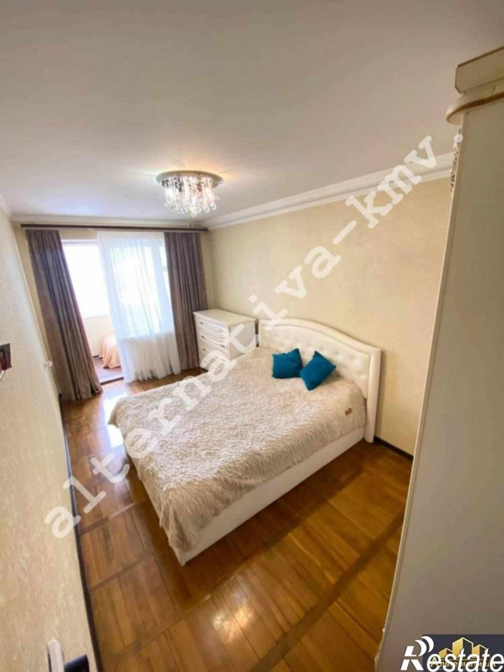 2-комн квартира Жмакина ул.