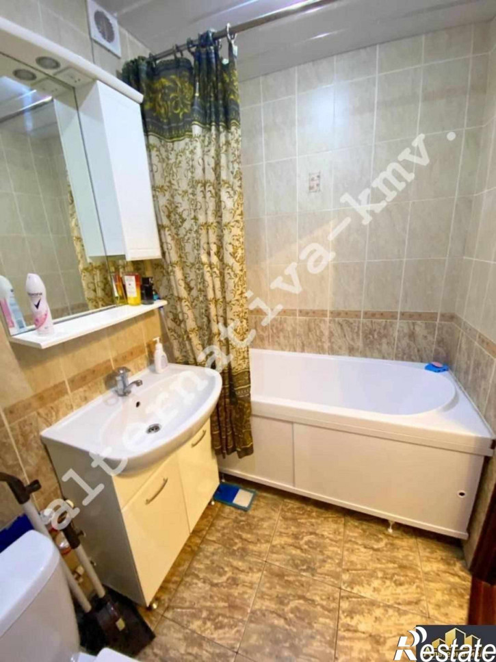 2-комн квартира Жмакина ул.