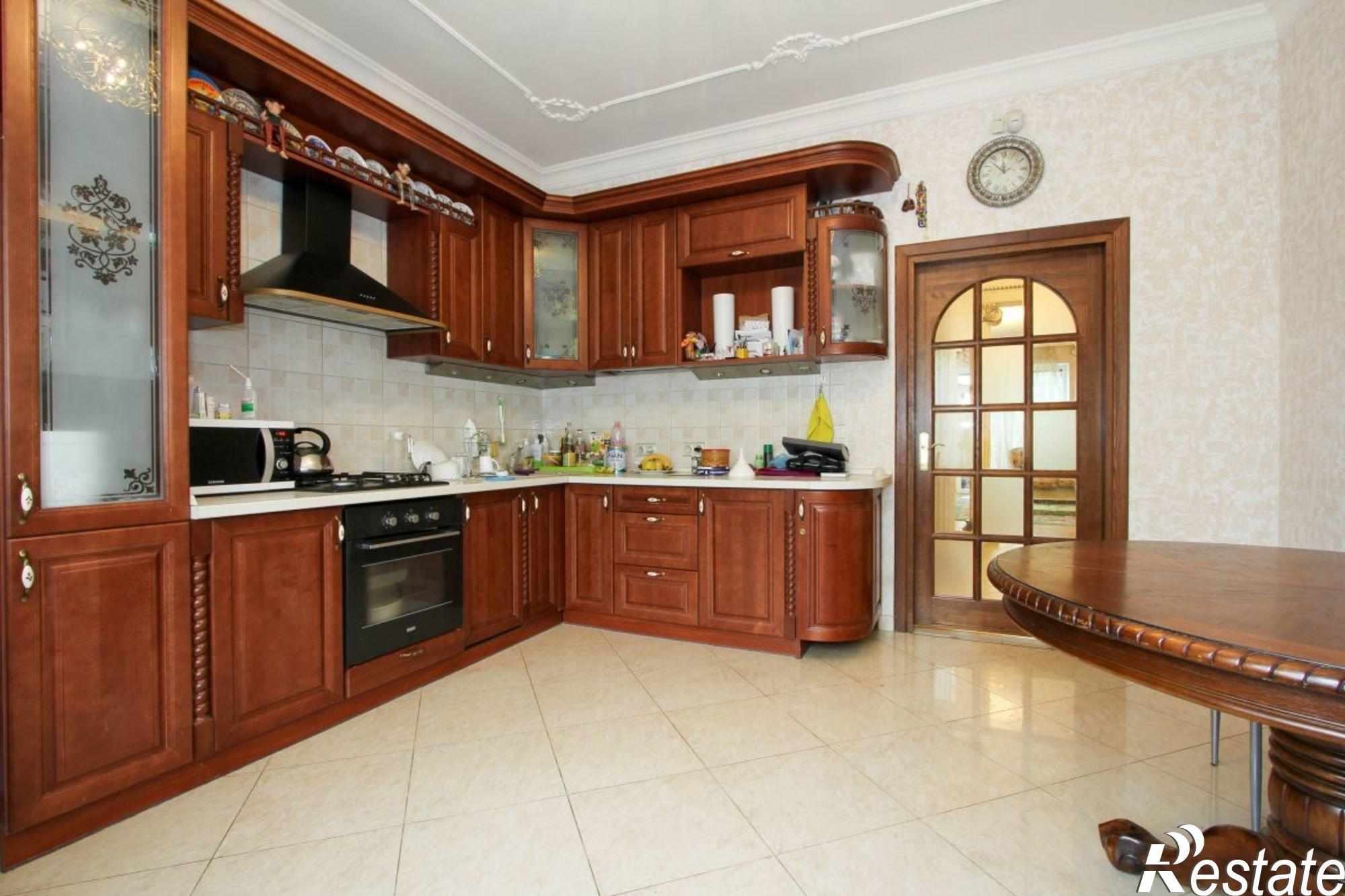 Купить дачу, дом, коттедж за 24 500 000 рублей на Спортивная ул