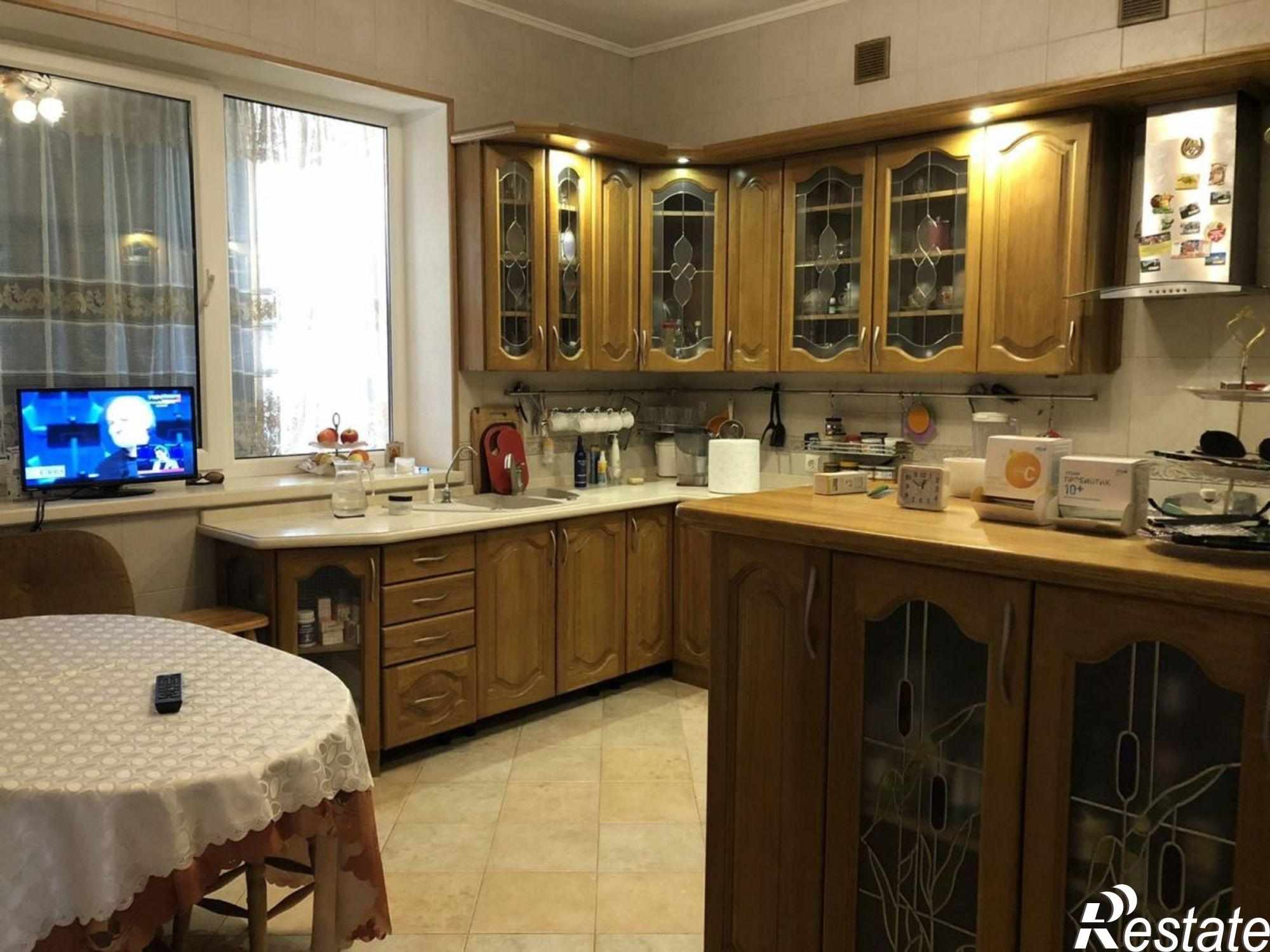 Купить дачу, дом, коттедж за 42 000 000 рублей на Пражская ул