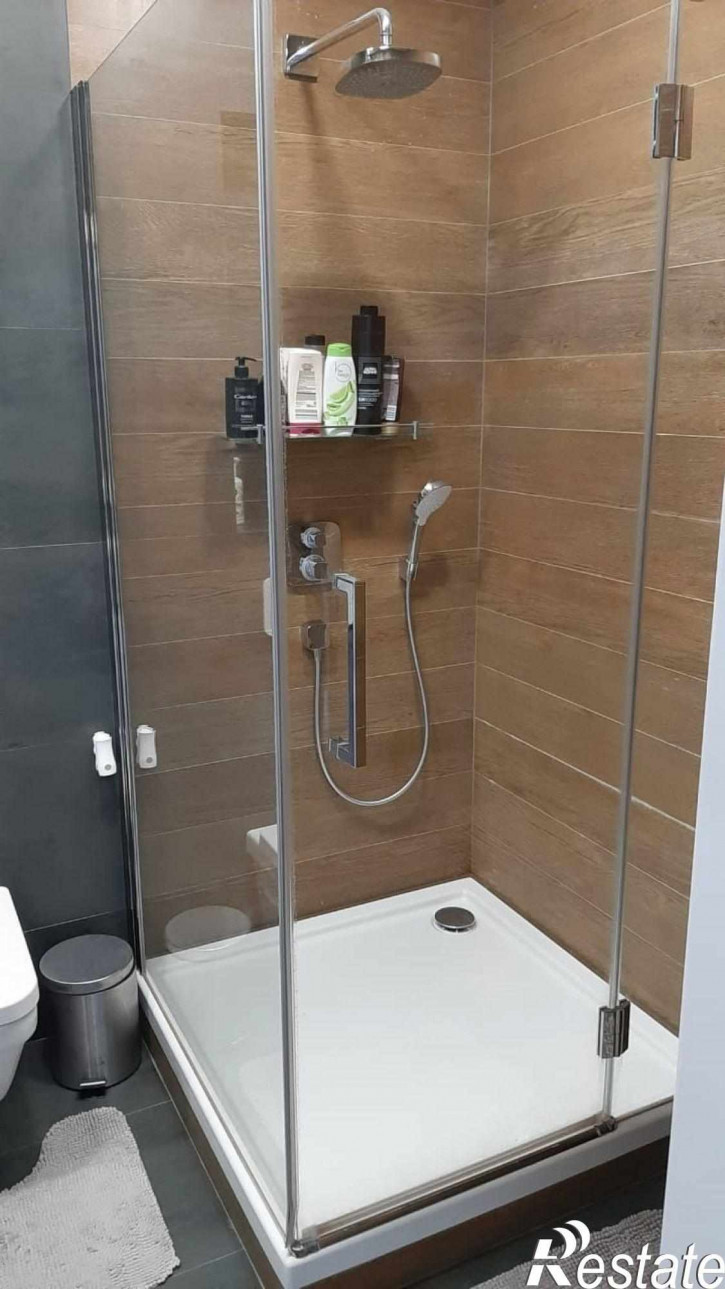 4-комн квартира Космонавта Леонова ул, 55