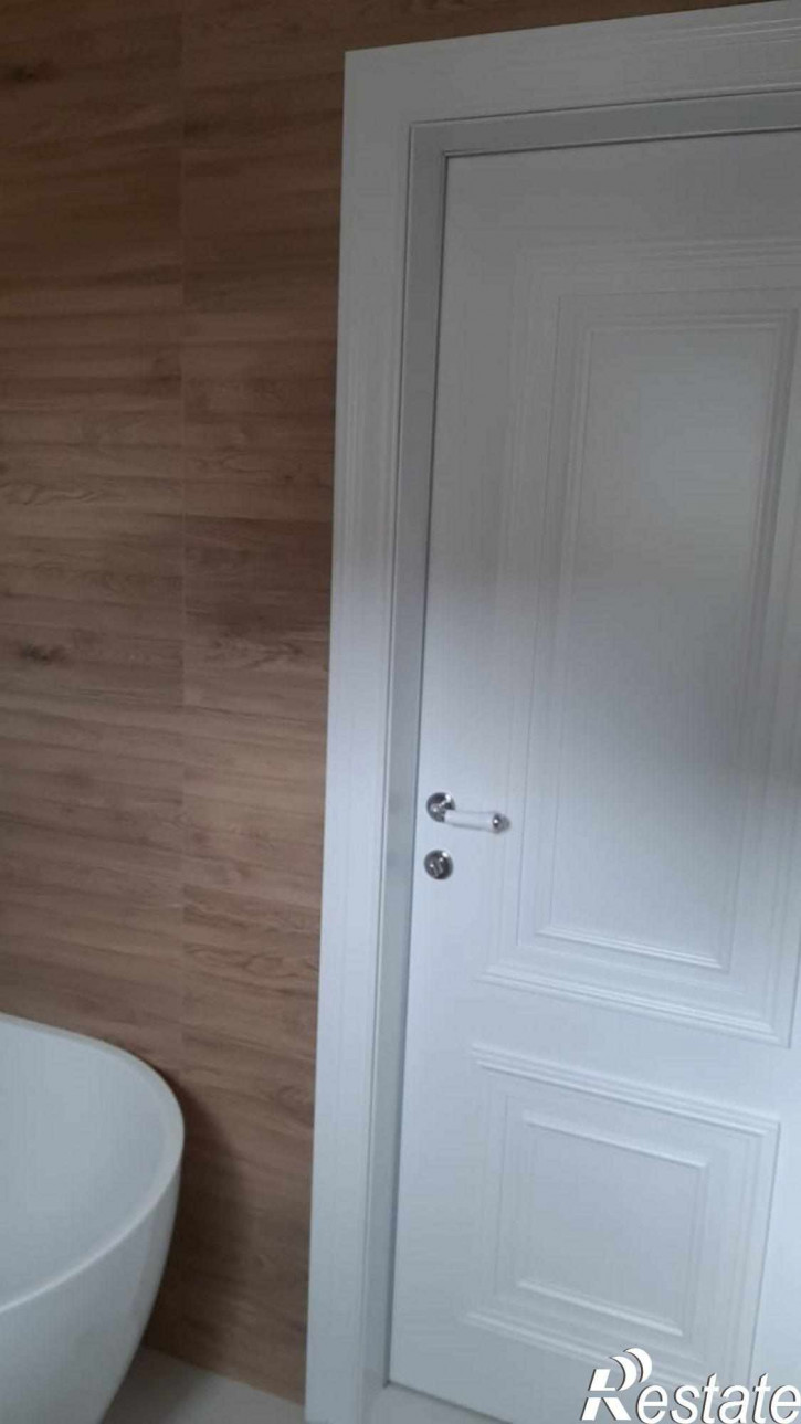 4-комн квартира Космонавта Леонова ул, 55