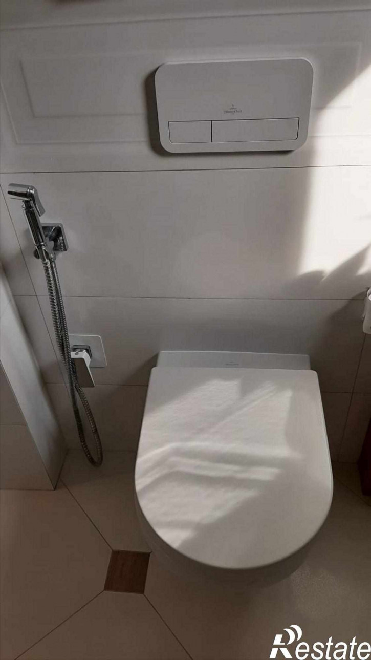 4-комн квартира Космонавта Леонова ул, 55