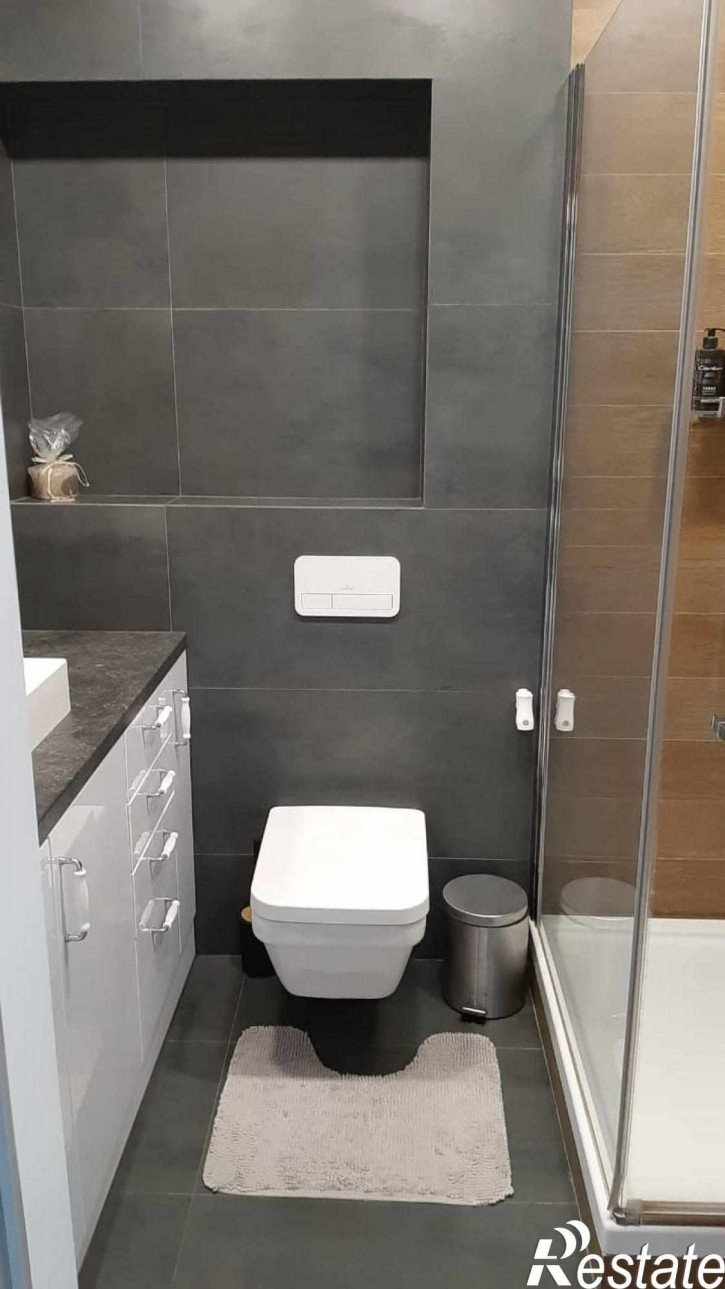 4-комн квартира Космонавта Леонова ул, 55