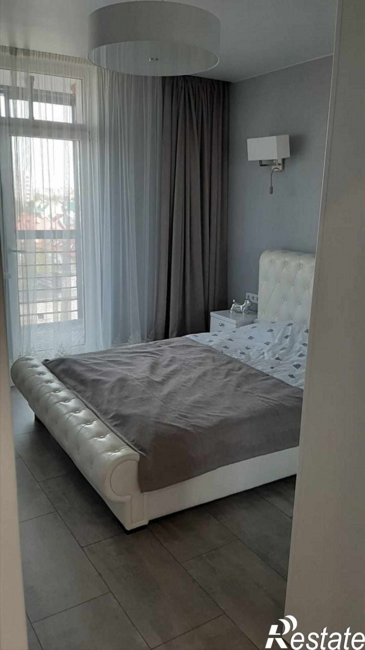 4-комн квартира Космонавта Леонова ул, 55