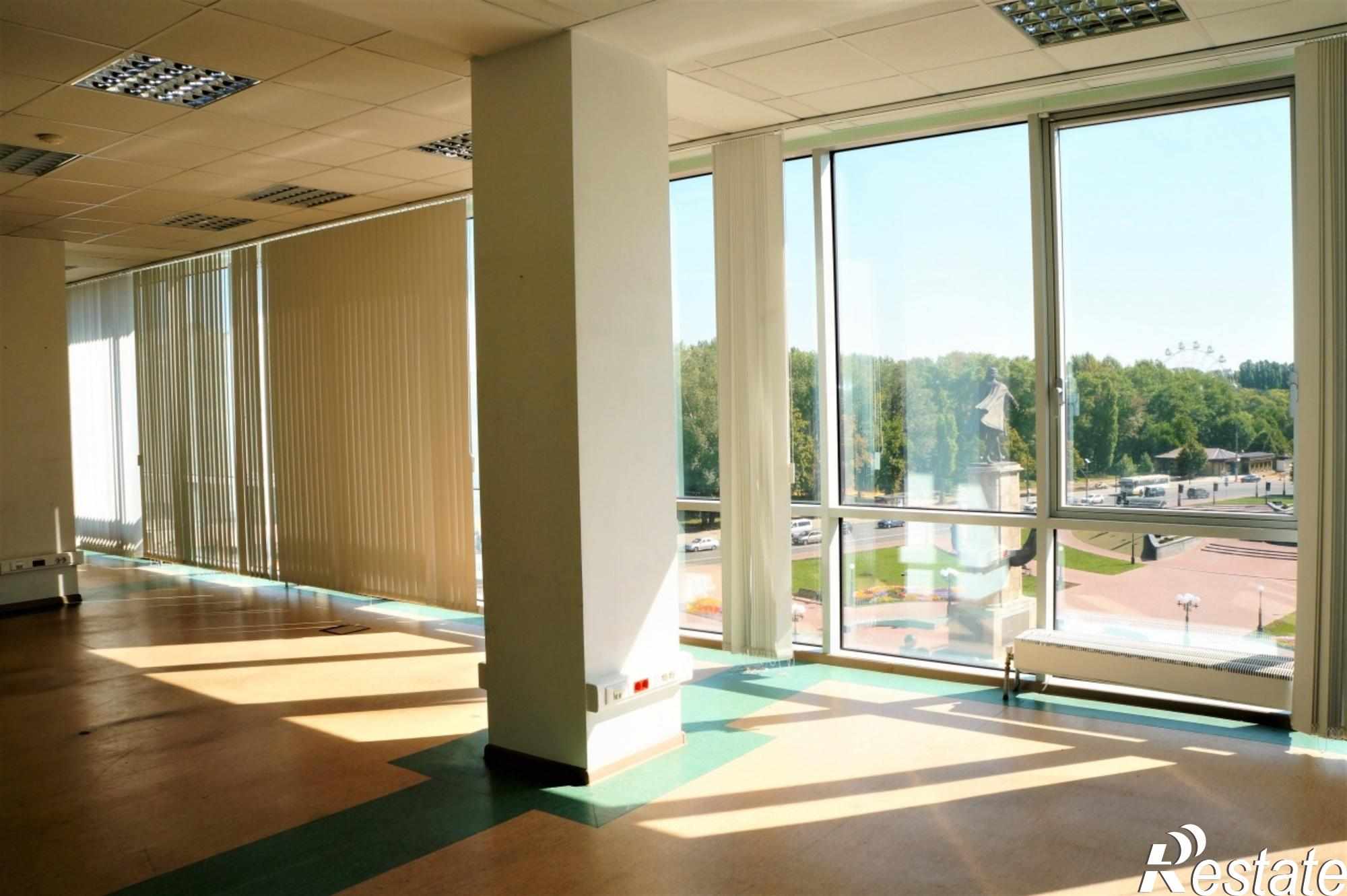 Сдать офис, помещение под офис за 50 000 рублей на пл. Петра Великого, д. 3