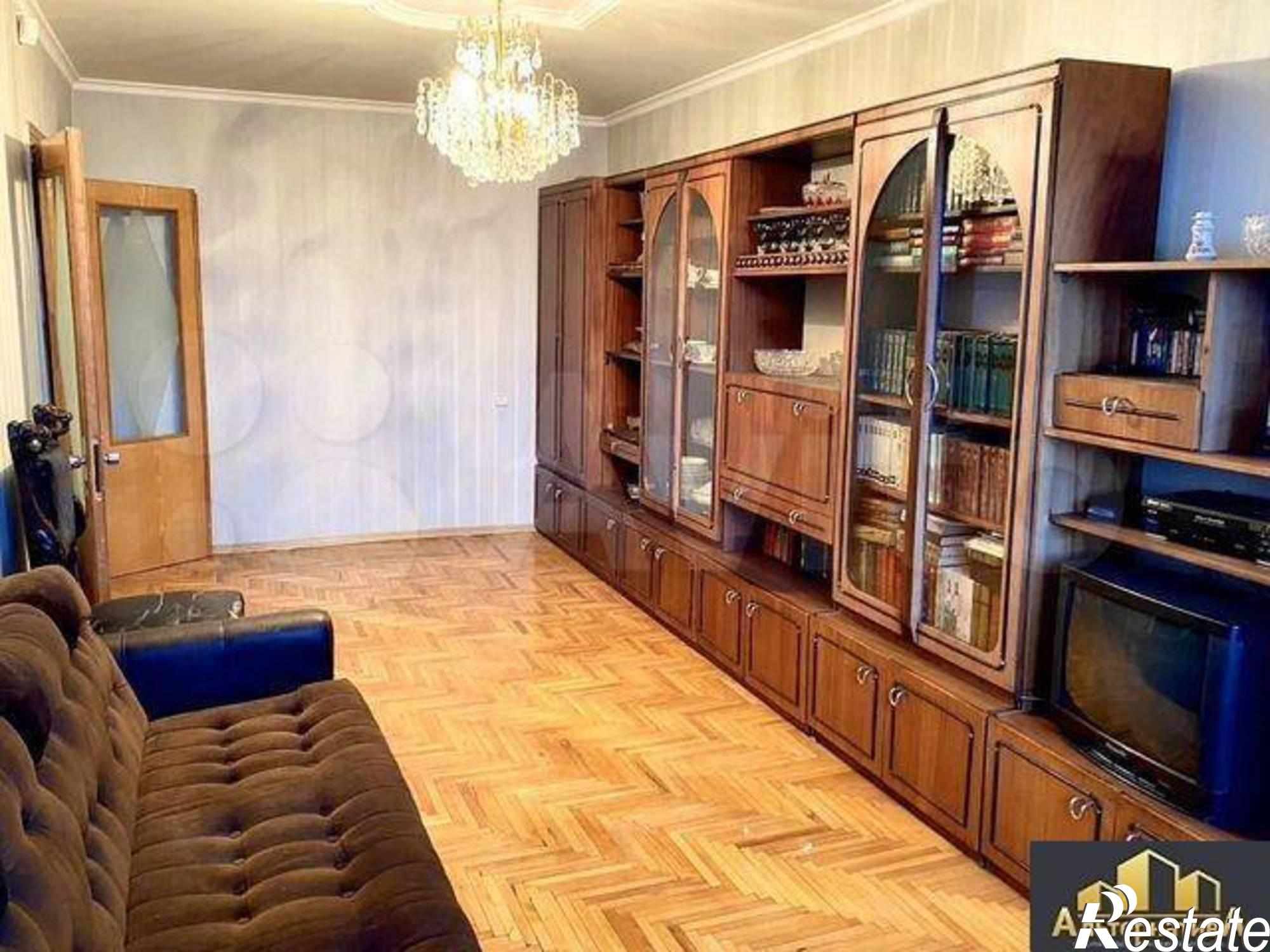 Купить квартиру за 10 000 000 рублей на Героев Медиков ул.