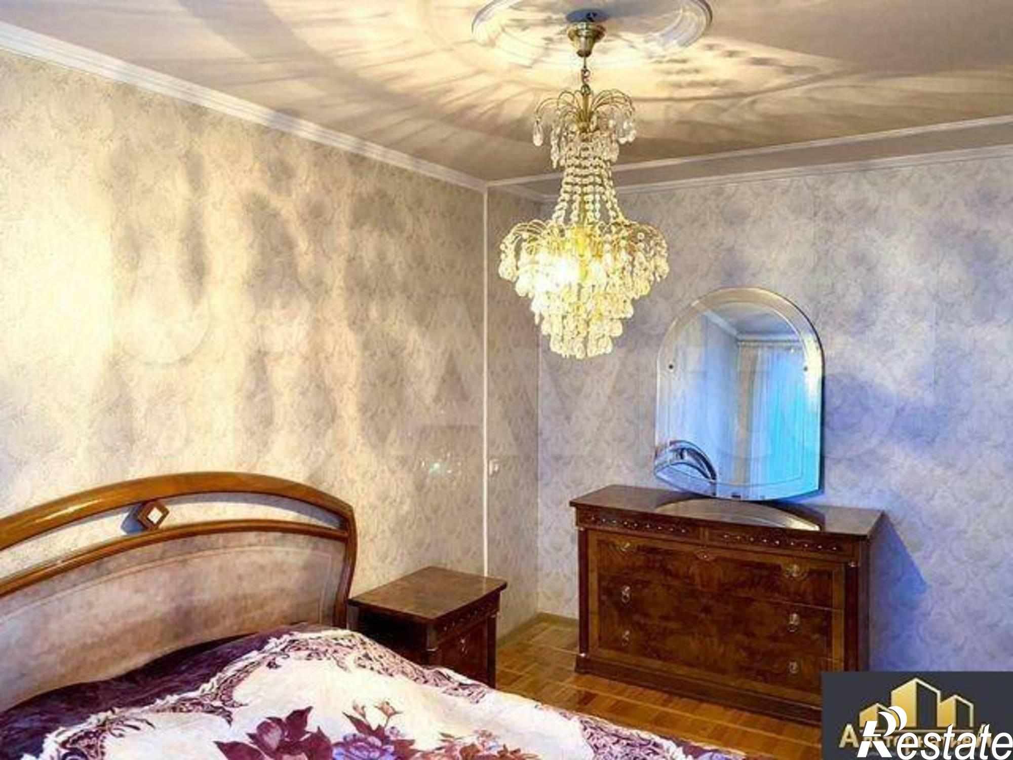 Купить квартиру за 10 000 000 рублей на Героев Медиков ул.