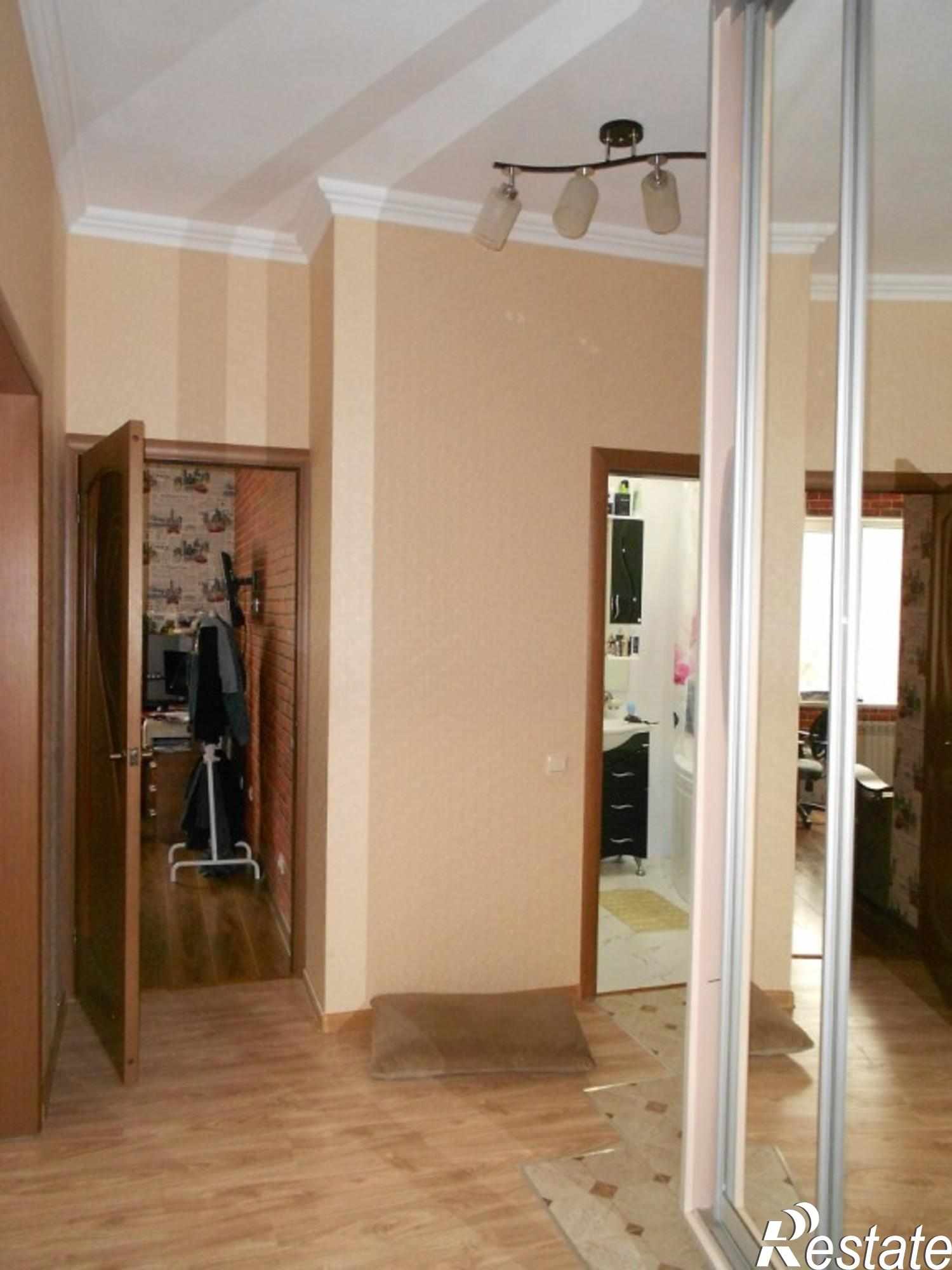 Купить квартиру за 10 500 000 рублей на Новороссийская, 169