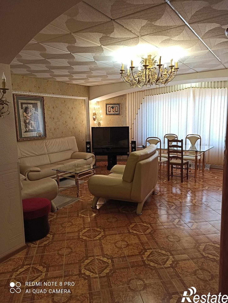 3-комн квартира улица Ленина, 211