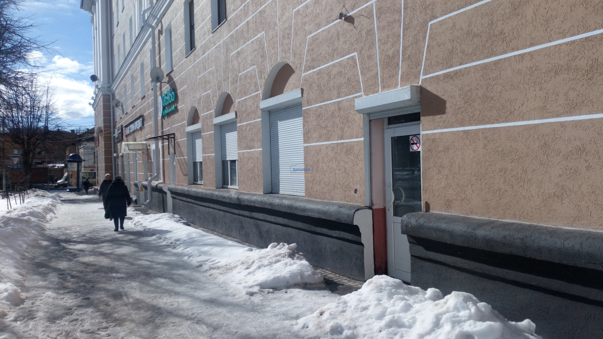 Сдать торговое помещение за 300 000 рублей на ул. Кирова
