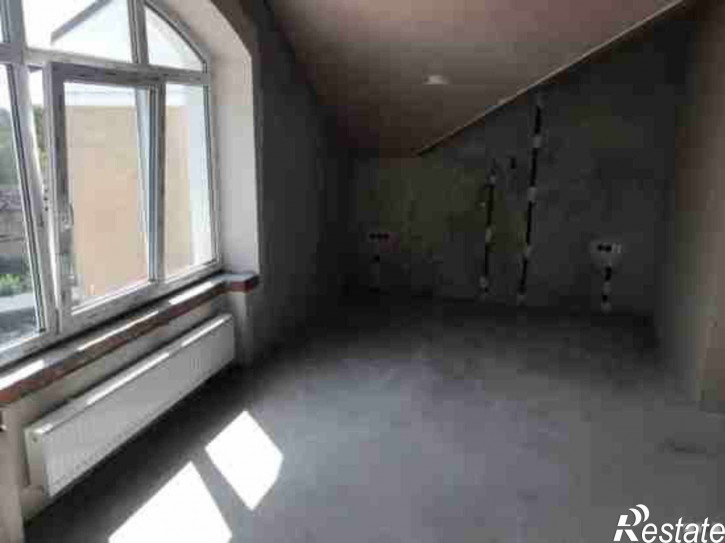 4-комн квартира Октябрьская пл, 34
