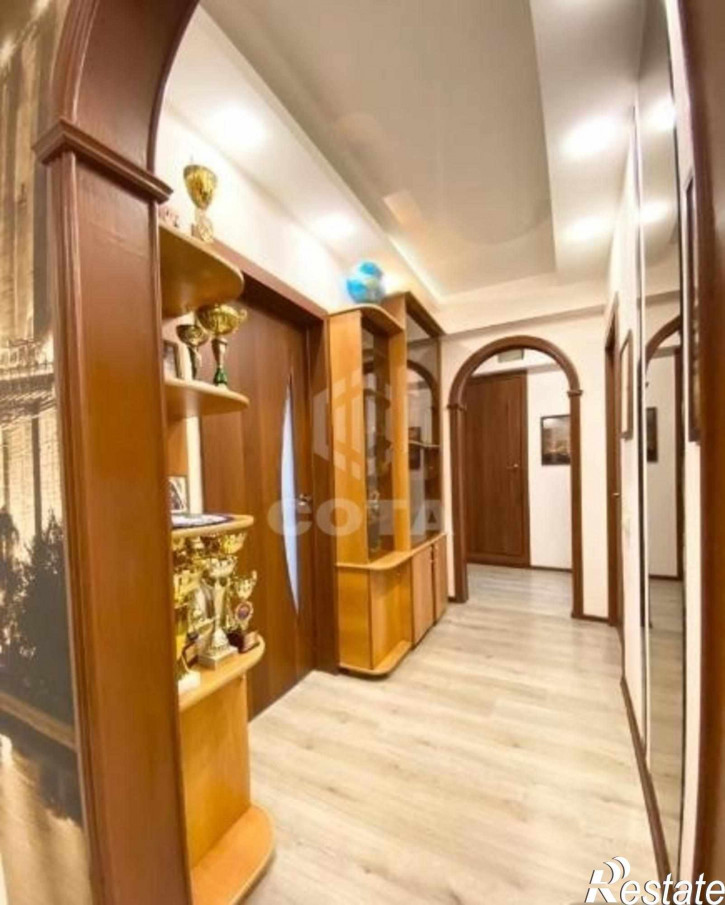 4-комн квартира Победы б-р, 9